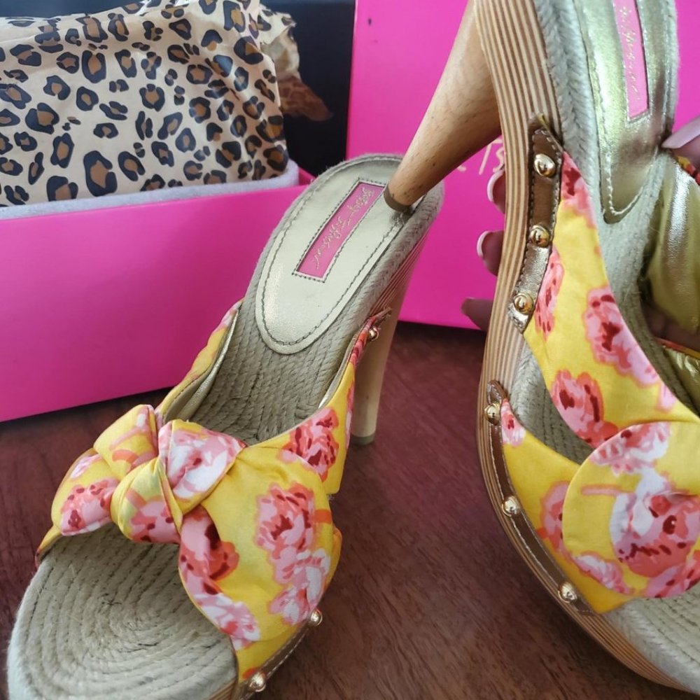 Betsy Johnson Yellow Fortune Size 9 Heels